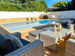 Charming villa with private swimming pool located 100 m from the sea, Moraira